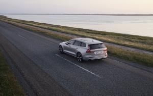 Volvo V60 T8 Recharge AWD Inscription 2021 года  (WW)